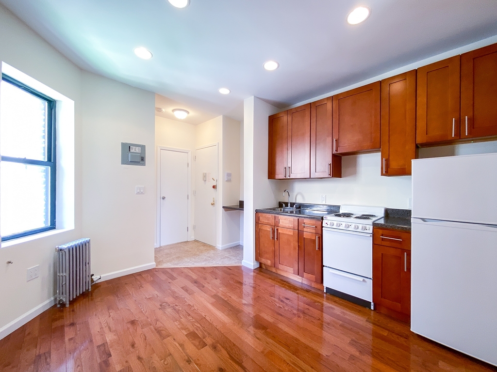 136 East 28th Street - Photo 3