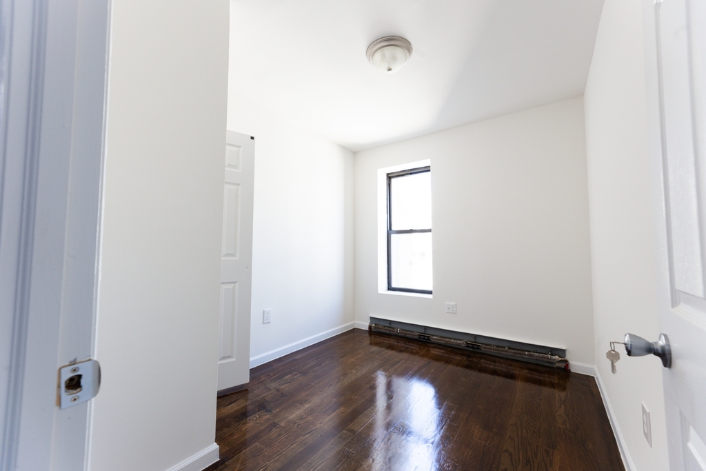 879 Dekalb Avenue - Photo 4