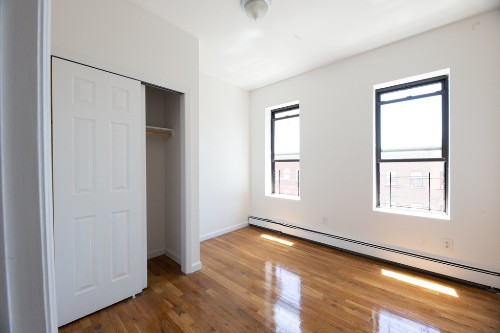 879 Dekalb Avenue - Photo 4