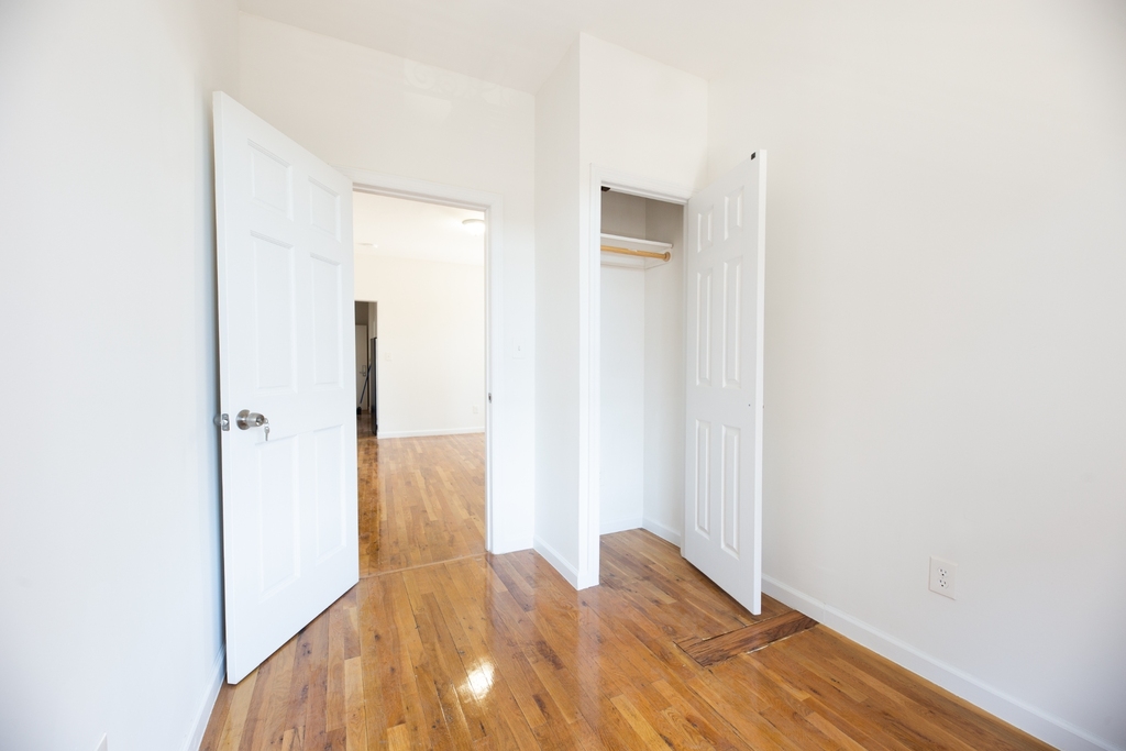 879 Dekalb Avenue - Photo 3