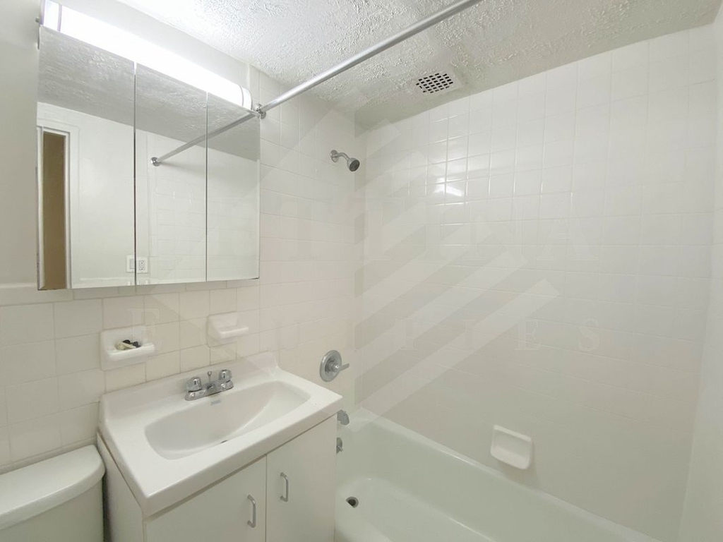 104 East 31st Street - Photo 8