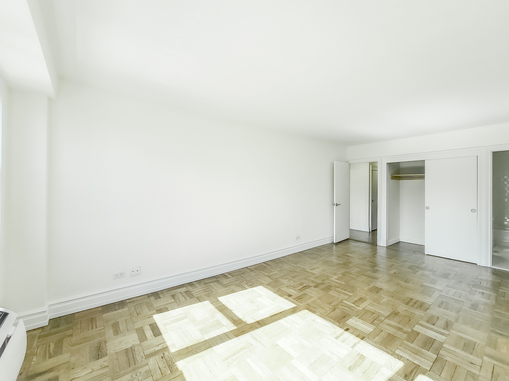 420 East 79th Street - Photo 5