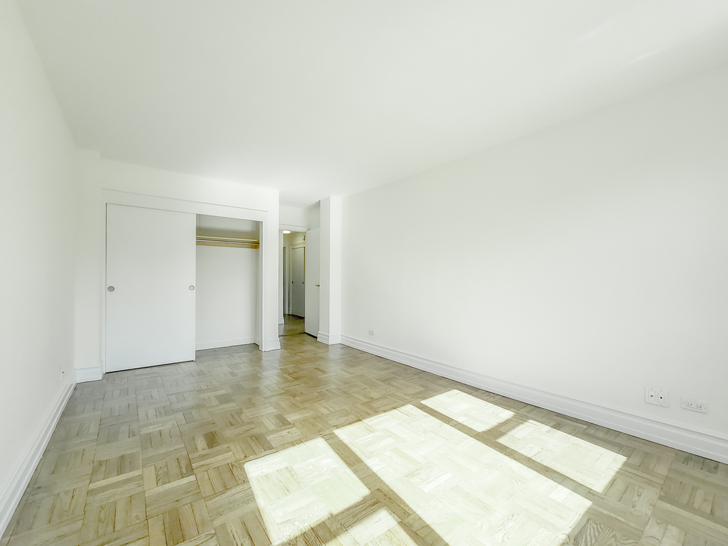 420 East 79th Street - Photo 7