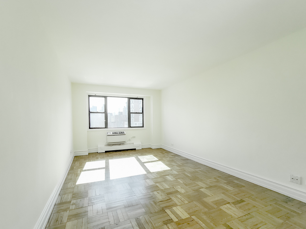 420 East 79th Street - Photo 6