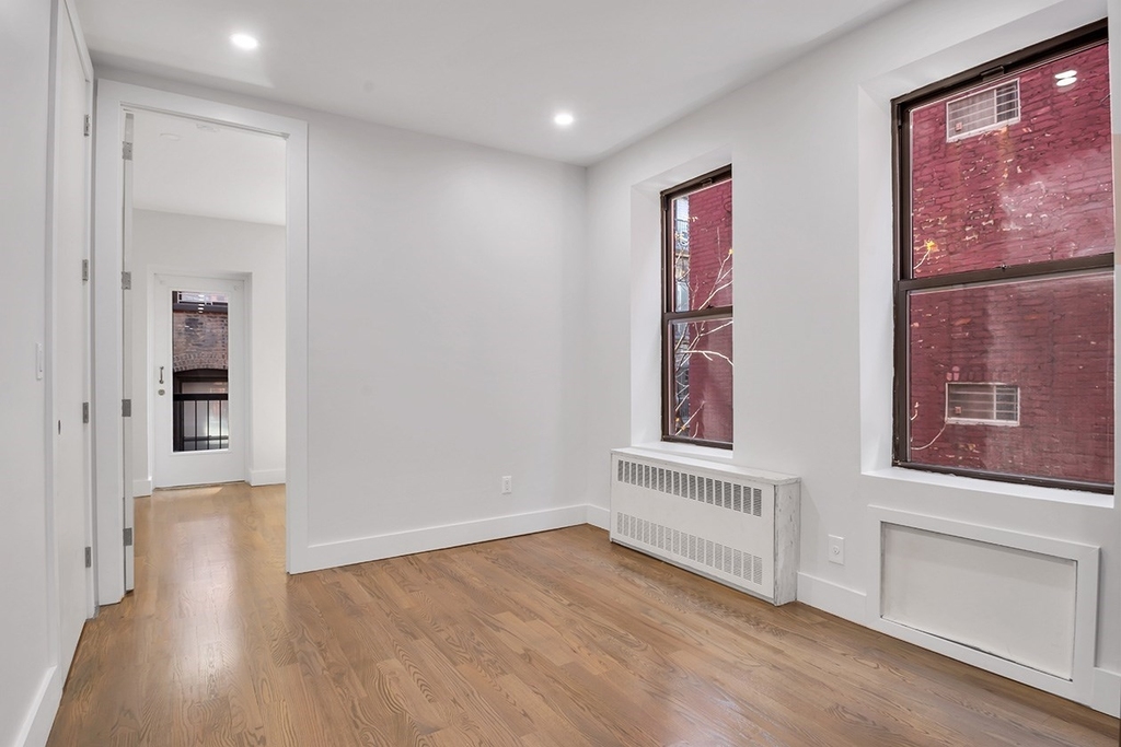 226 East 25th Street - Photo 3