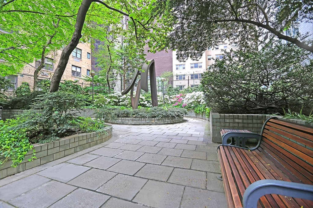 East 56th Street - Photo 9