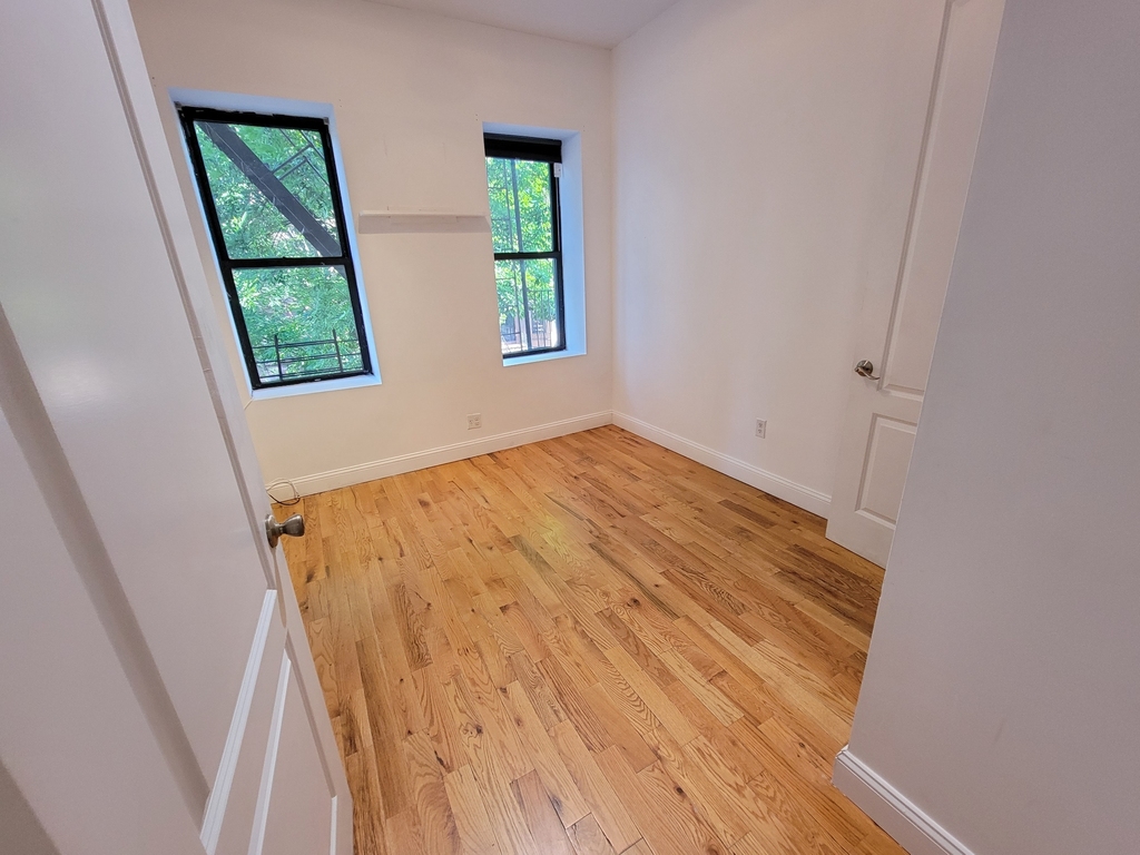 897 Greene Avenue - Photo 3