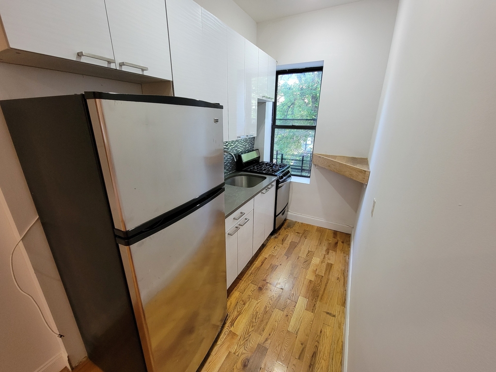 897 Greene Avenue - Photo 2