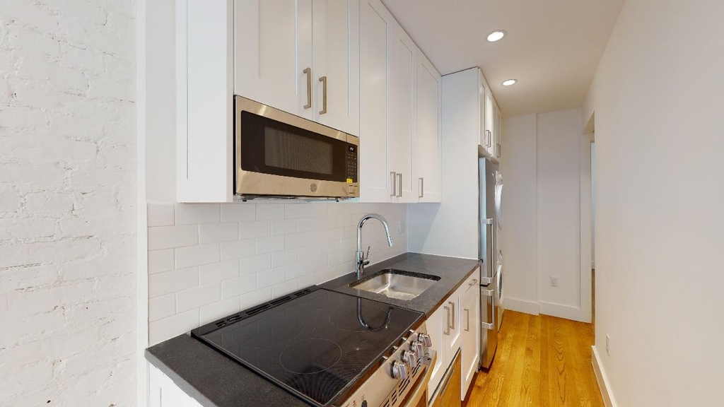 240 West 10th Street - Photo 2