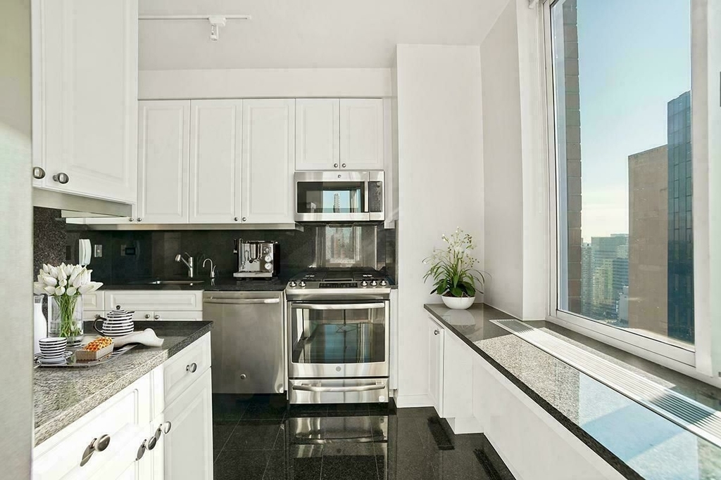 240 East 39th Street - Photo 3