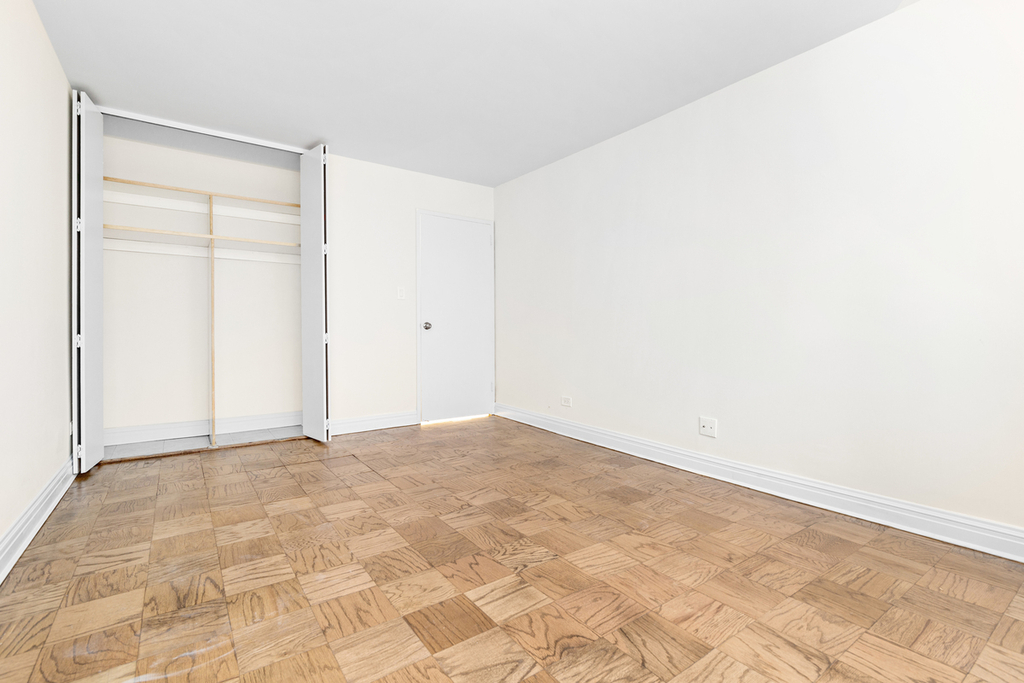 400 East 71st Street #3R - Photo 3