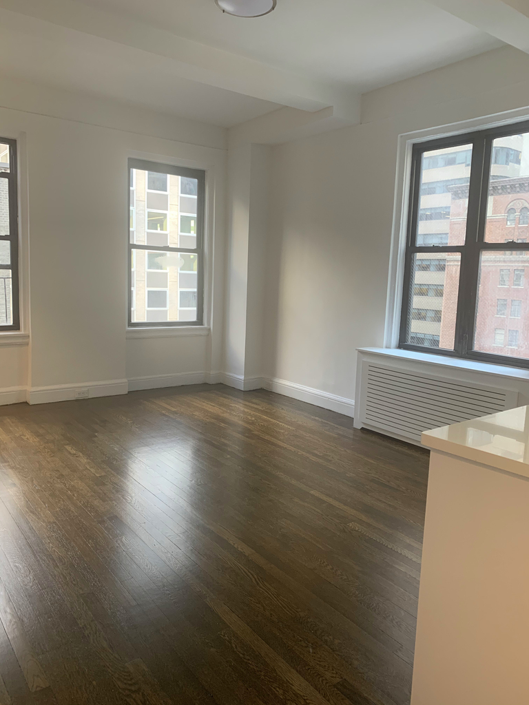 140 East 46th Street - Photo 2