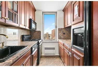 East 89th Street - Photo 2