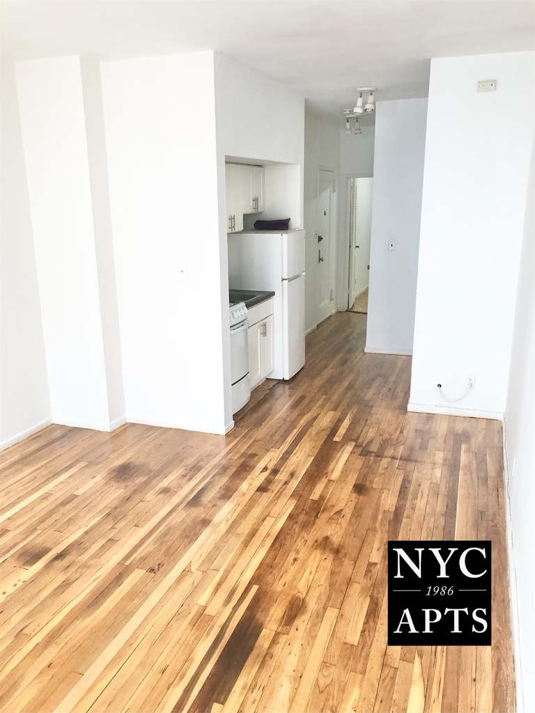 424 West 57th Street - Photo 0