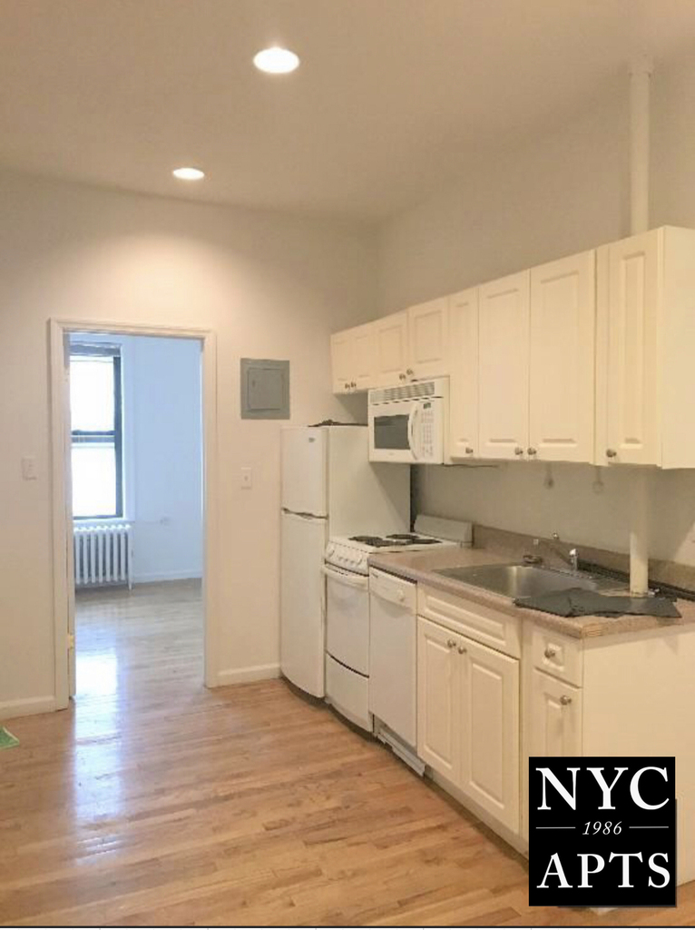 316 East 49th Street - Photo 1