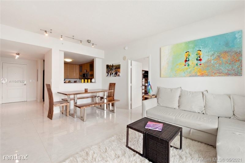 2101 Brickell Ave 3202 - Photo 4