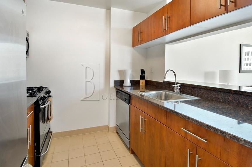 2 Bedroom - 2 Bath Convertible 3 - Prime Midtown Location - Photo 2