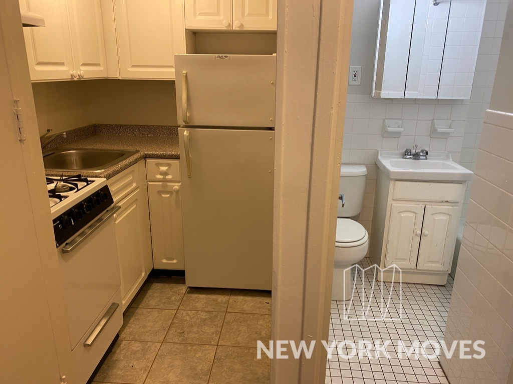 141 East 33rd Street - Photo 5