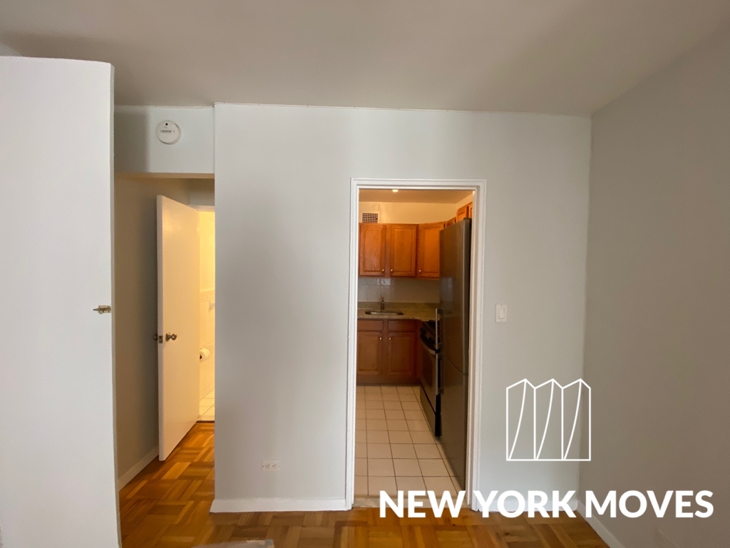 141 East 33rd Street - Photo 5