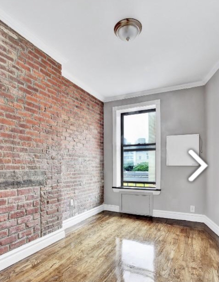 444 West 52nd Street - Photo 1