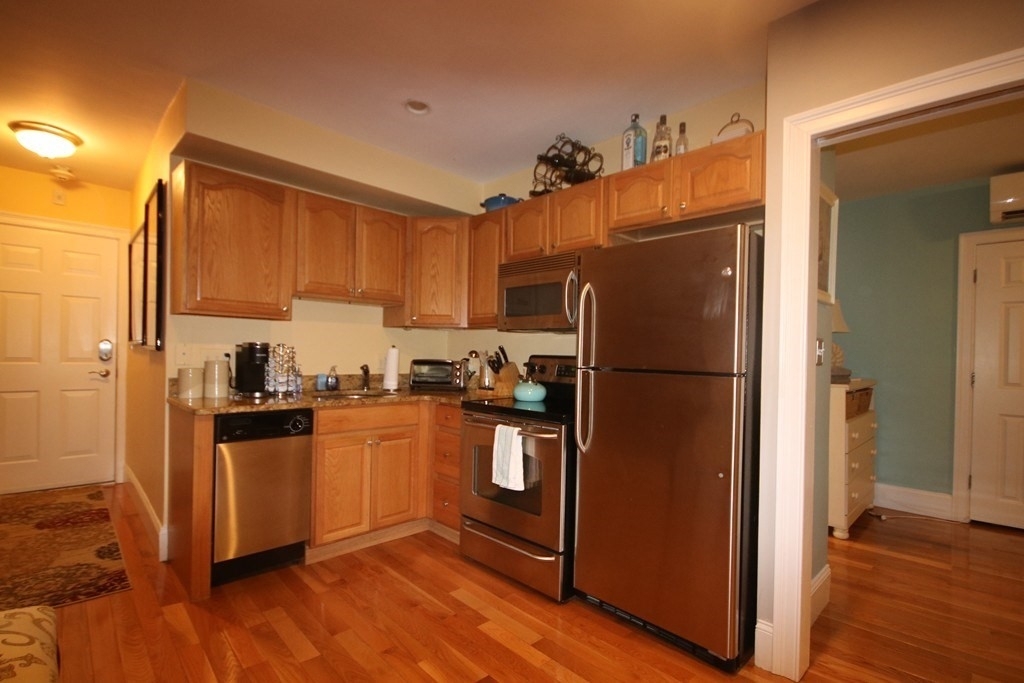 497 Beacon Street Unit 6 - Photo 2