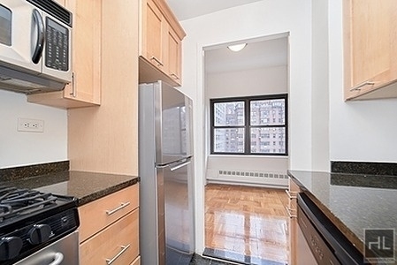 East 55th Street - Photo 2