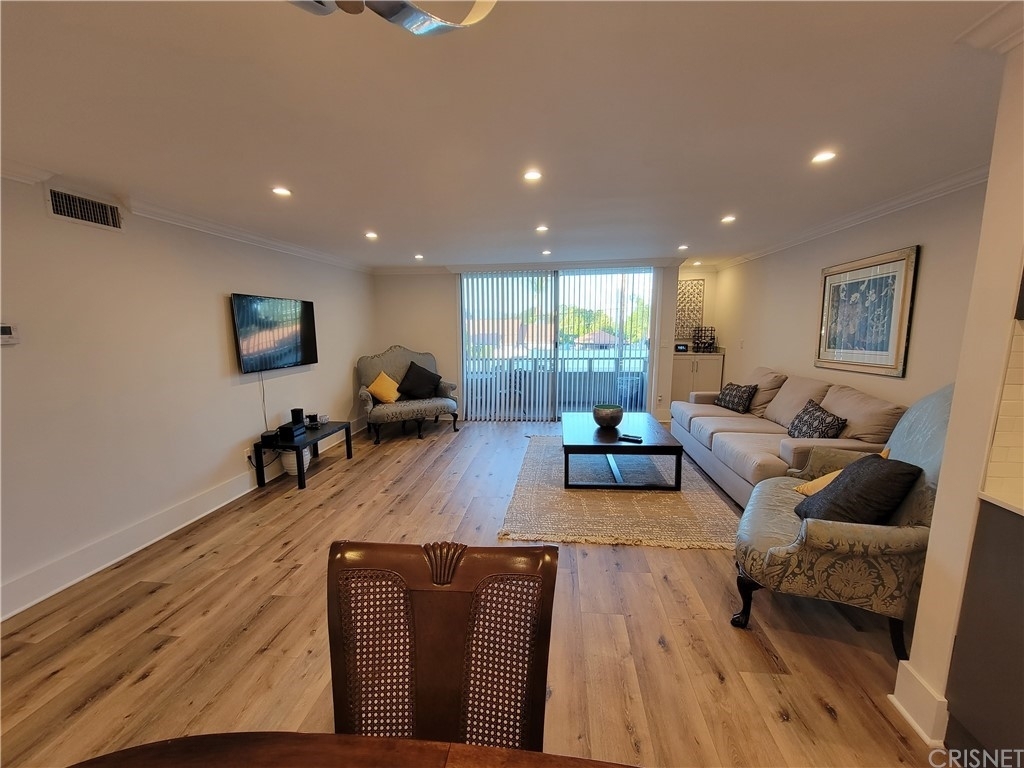 5215 Balboa Boulevard - Photo 4