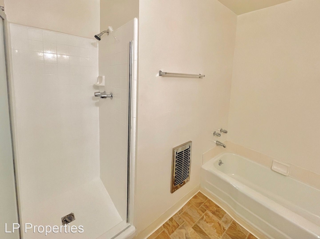 1861 N Van Ness Ave - Photo 2