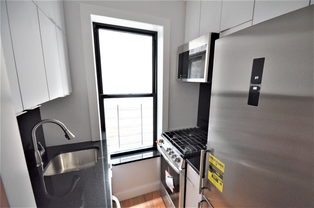 West 161st Street - Photo 5