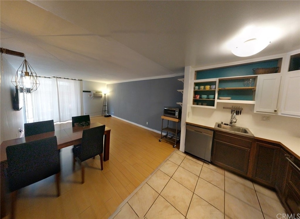 320 S Gramercy Place - Photo 1