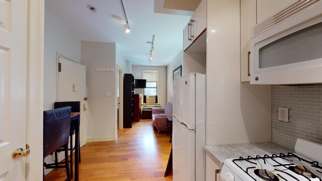 1007 Lexington Avenue - Photo 3