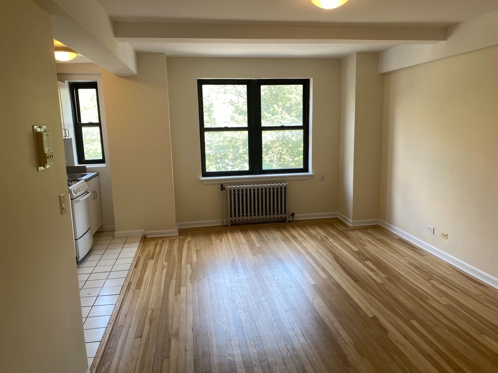 870 Amsterdam Avenue - Photo 2