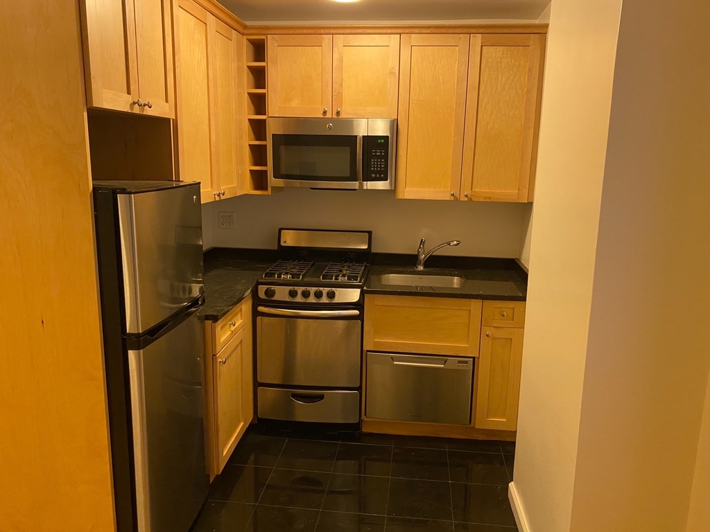 870 Amsterdam Avenue - Photo 3