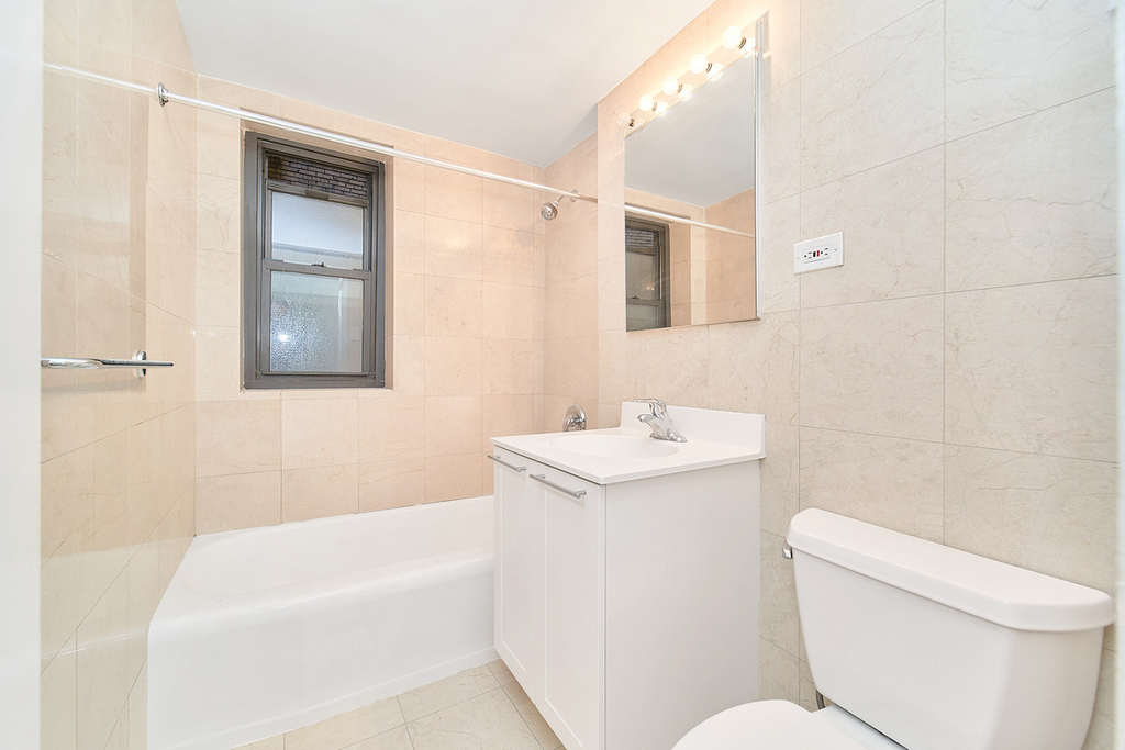 412 East 55th Street - Photo 5