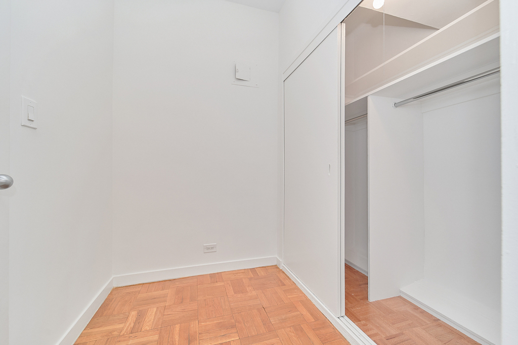 412 East 55th Street - Photo 3