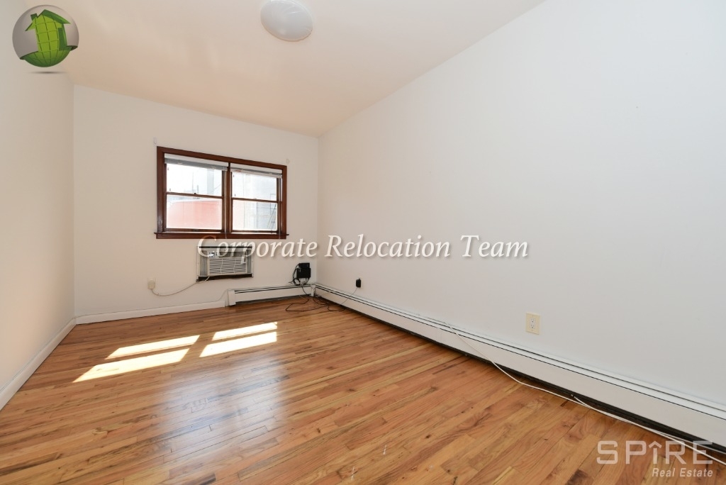 21-09 Steinway Street  - Photo 6