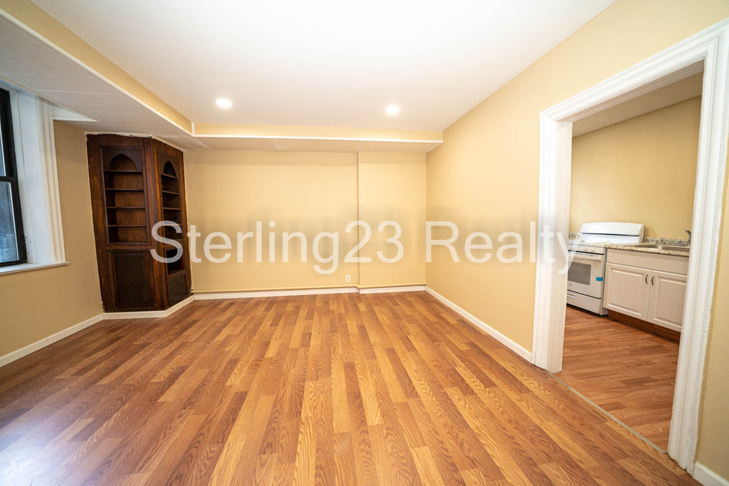 35-6 73rd Street - Photo 4