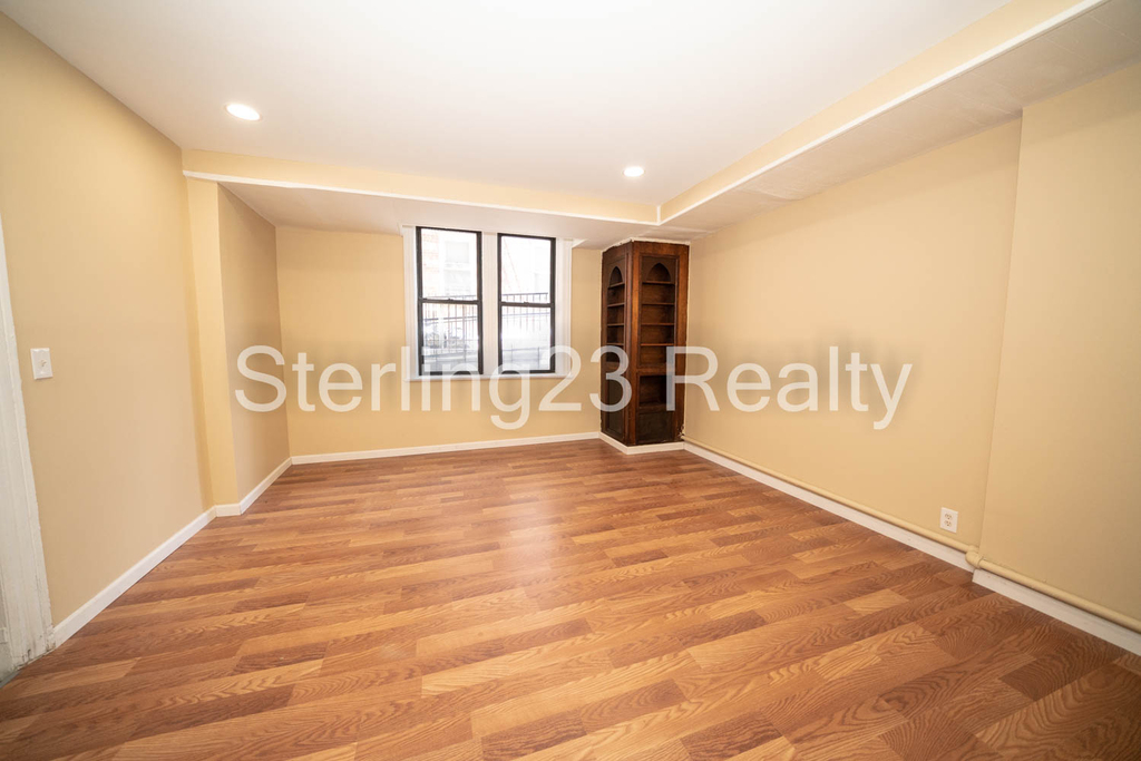 35-6 73rd Street - Photo 2