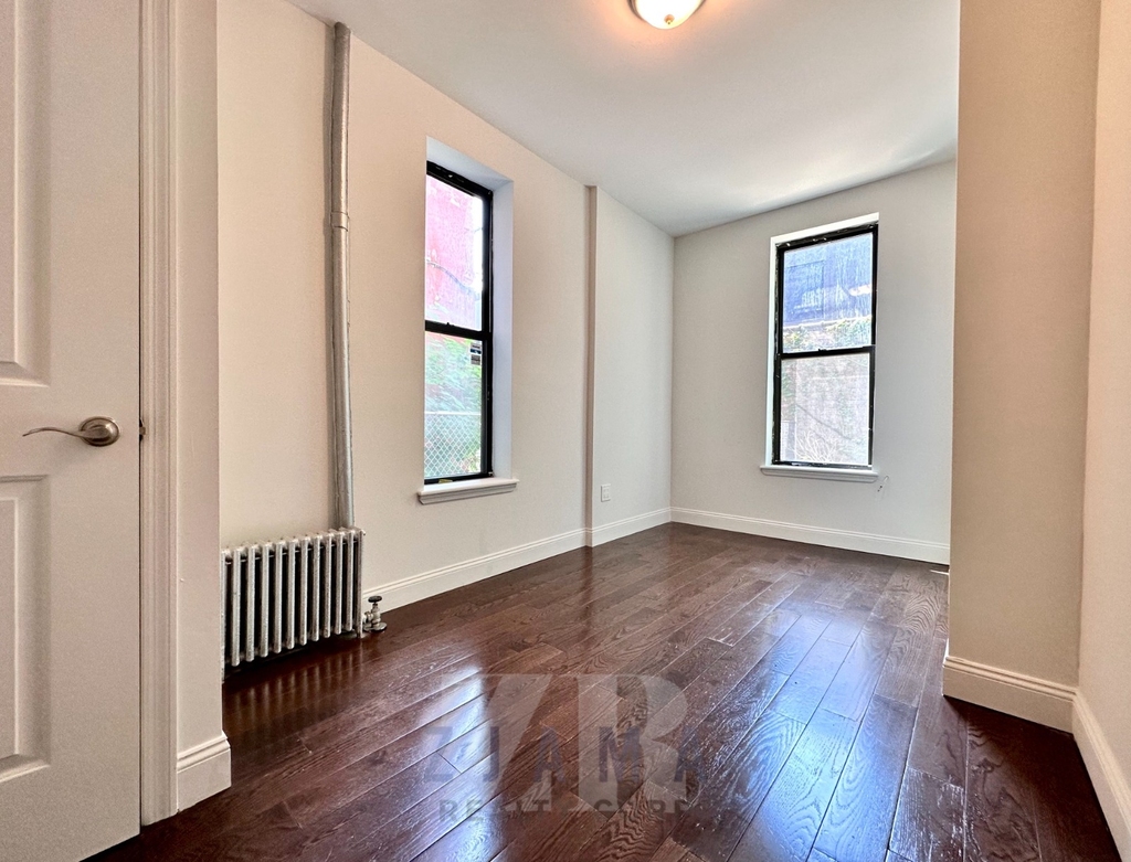 792 Park Place - Photo 4