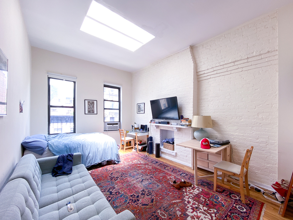 238 West 20th Street - Photo 0