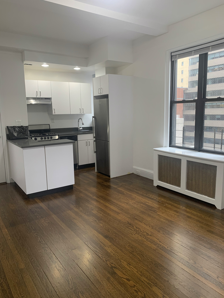 140 East 46th Street - Photo 1