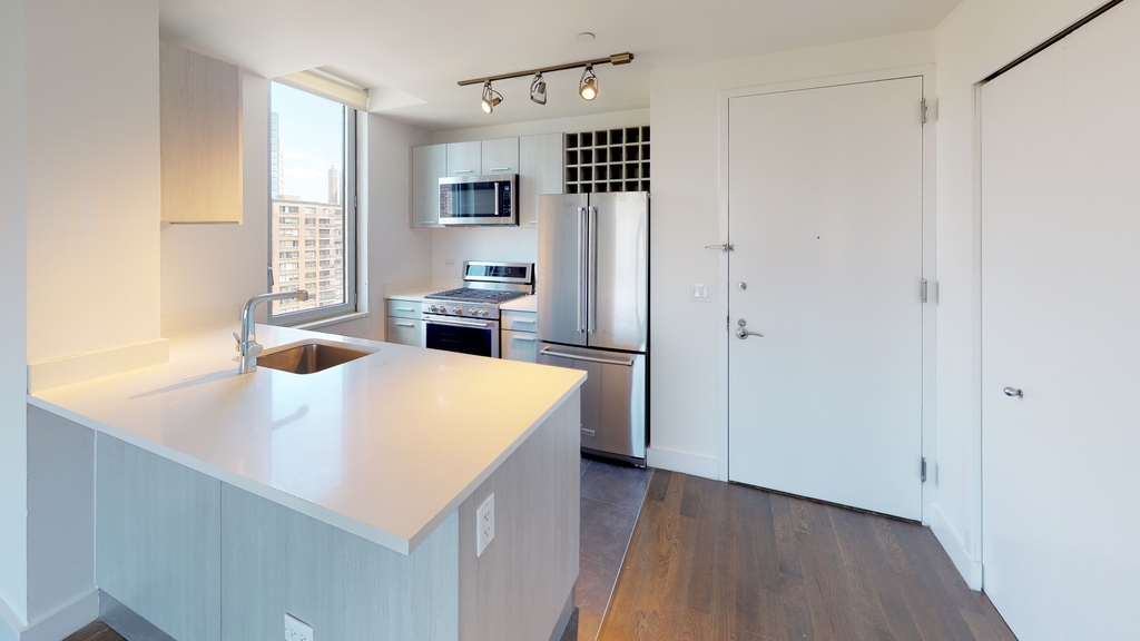 801 Amsterdam Avenue - Photo 4