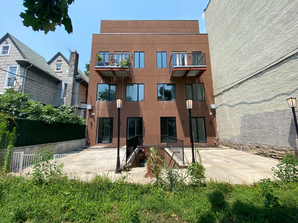 244 Hawthorne Street - Photo 7