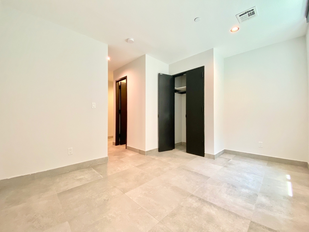 244 Hawthorne Street - Photo 11