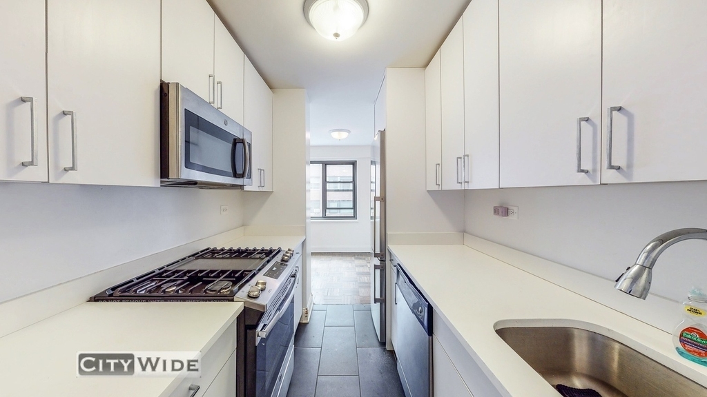 405 East 56th Street - Photo 2