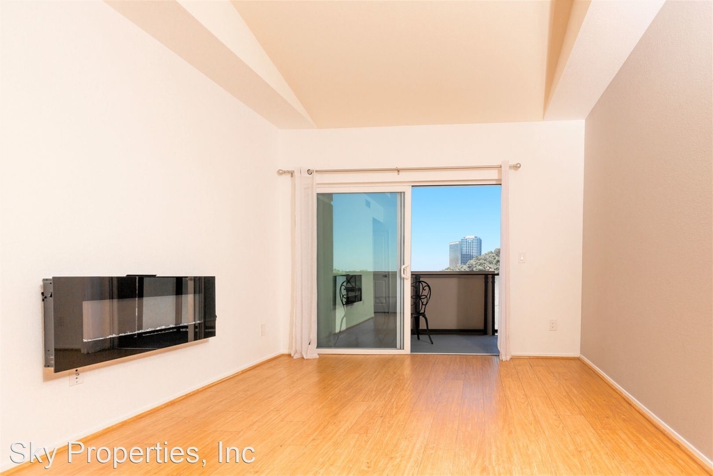 3400 Cahuenga Blvd - Photo 7