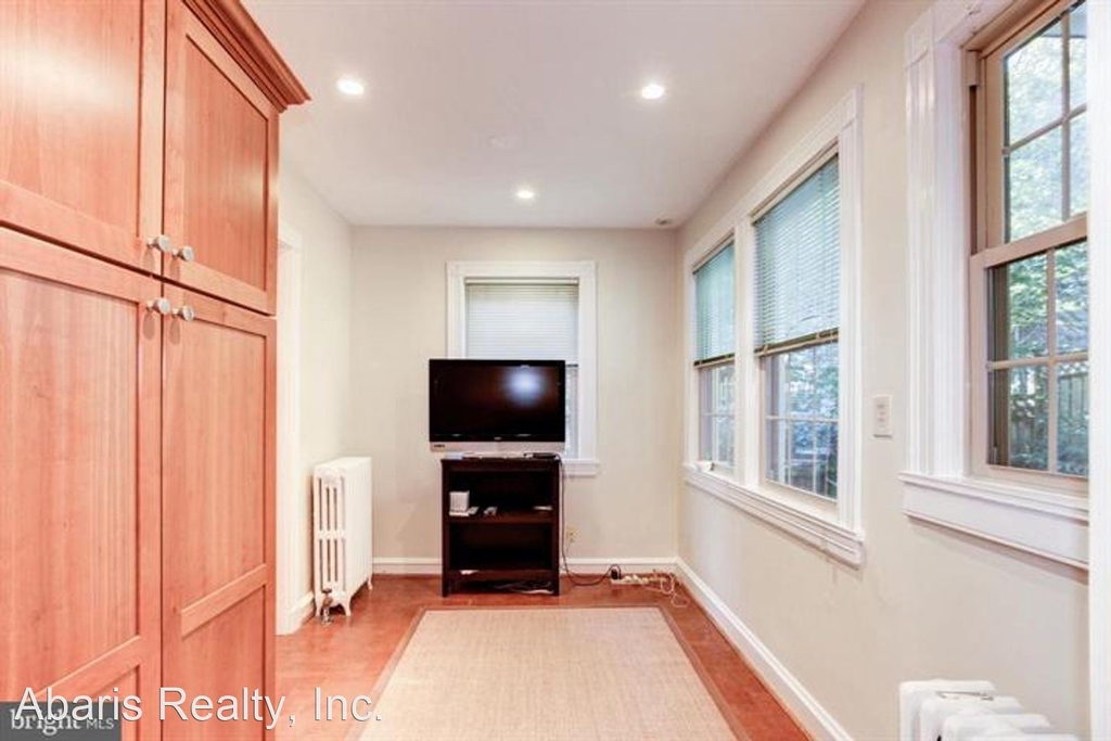 1631 Montague St Nw - Photo 8