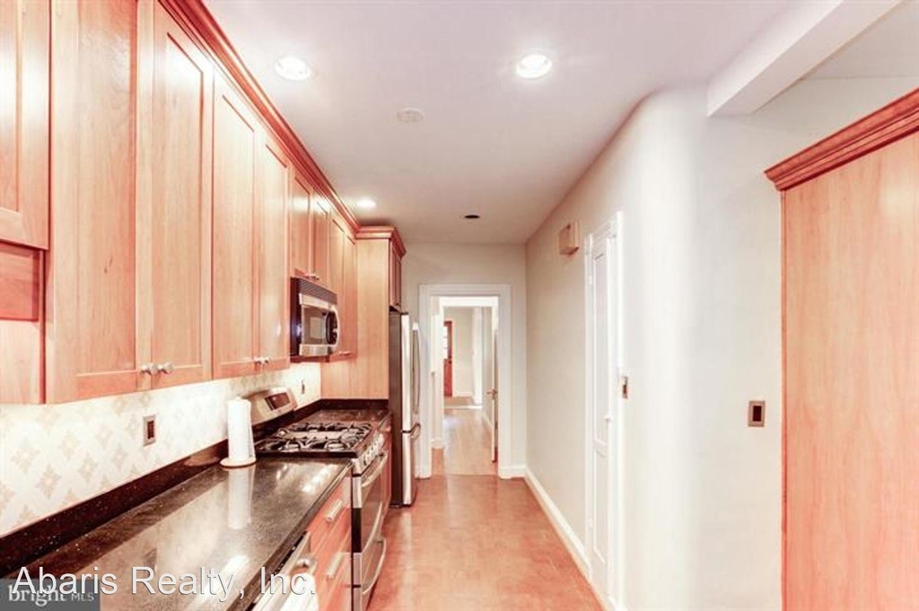 1631 Montague St Nw - Photo 10