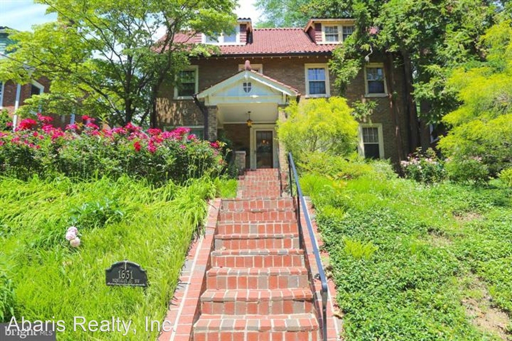1631 Montague St Nw - Photo 0