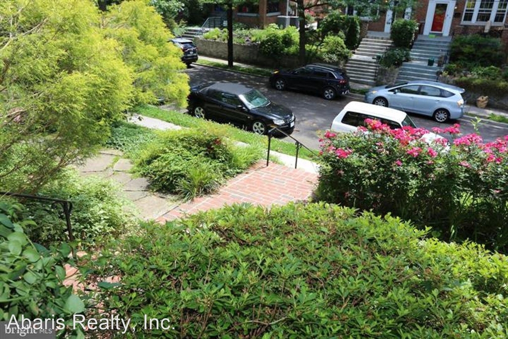1631 Montague St Nw - Photo 2